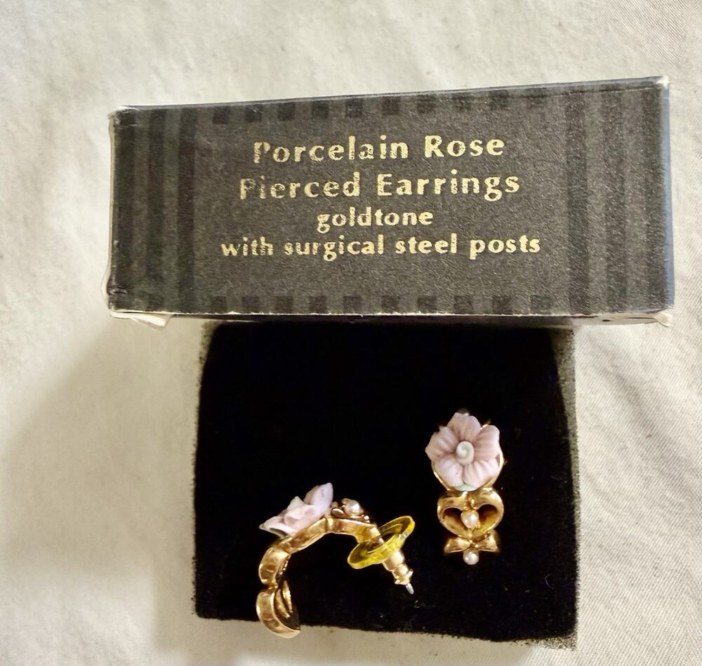 VINTAGE AVON PORCELAIN ROSE PIERCED EARRINGS -GOLD TONE-1990’s